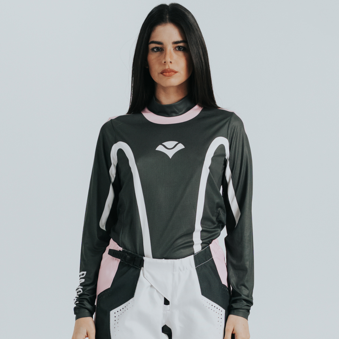 MINERVA LONGSLEEVE 01